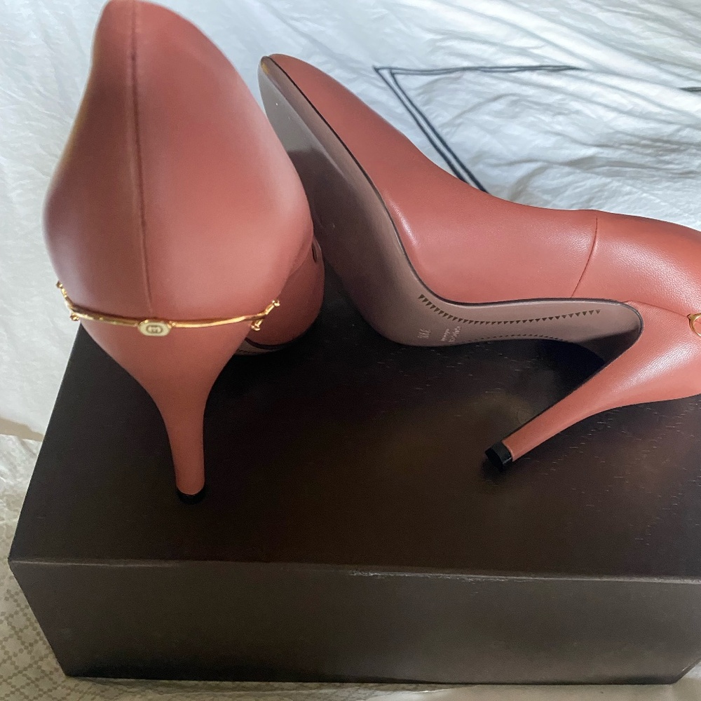 NIB Gucci Horsebit Gold Accent Leather Pumps Heels Women's Size: 39.5 Neutral - Picture 9 of 13